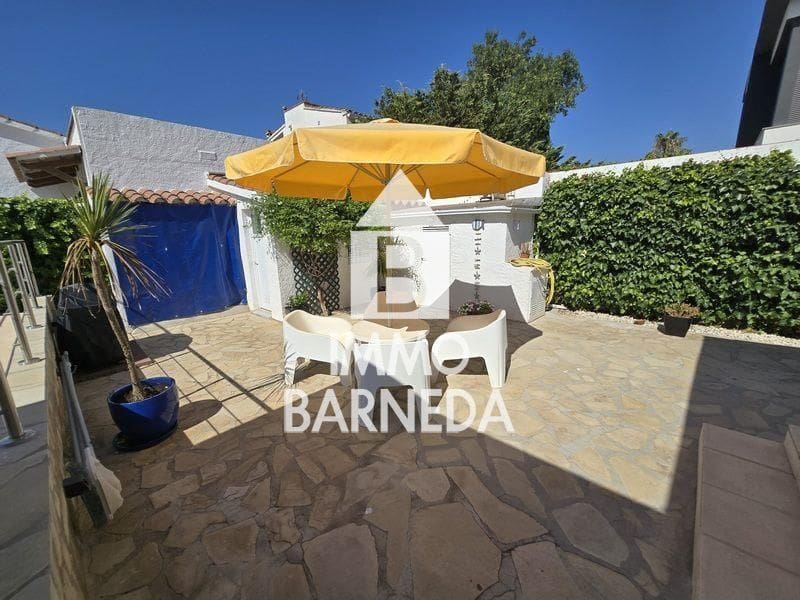 4 soveværelse Villa til salg i Empuriabrava med swimmingpool garage - € 570.000 (Ref: 9113526)