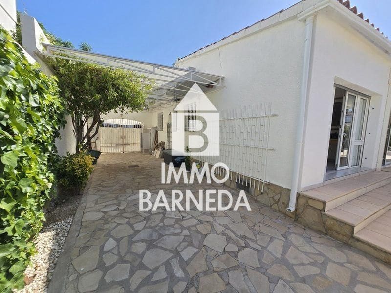 4 soveværelse Villa til salg i Empuriabrava med swimmingpool garage - € 570.000 (Ref: 9113526)