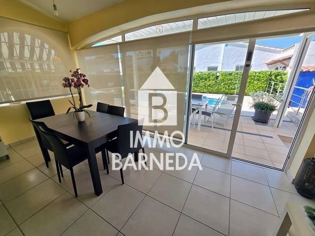 4 soveværelse Villa til salg i Empuriabrava, Castelló d'Empúries med swimmingpool garage - € 570.000 (Ref: 9113526)
