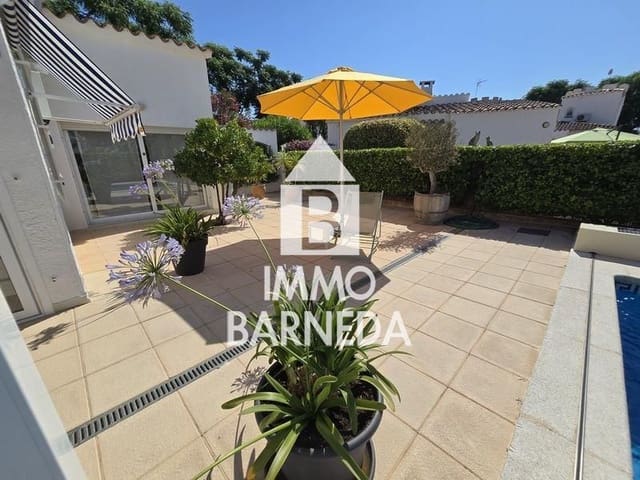 4 soveværelse Villa til salg i Empuriabrava, Castelló d'Empúries med swimmingpool garage - € 570.000 (Ref: 9113526)