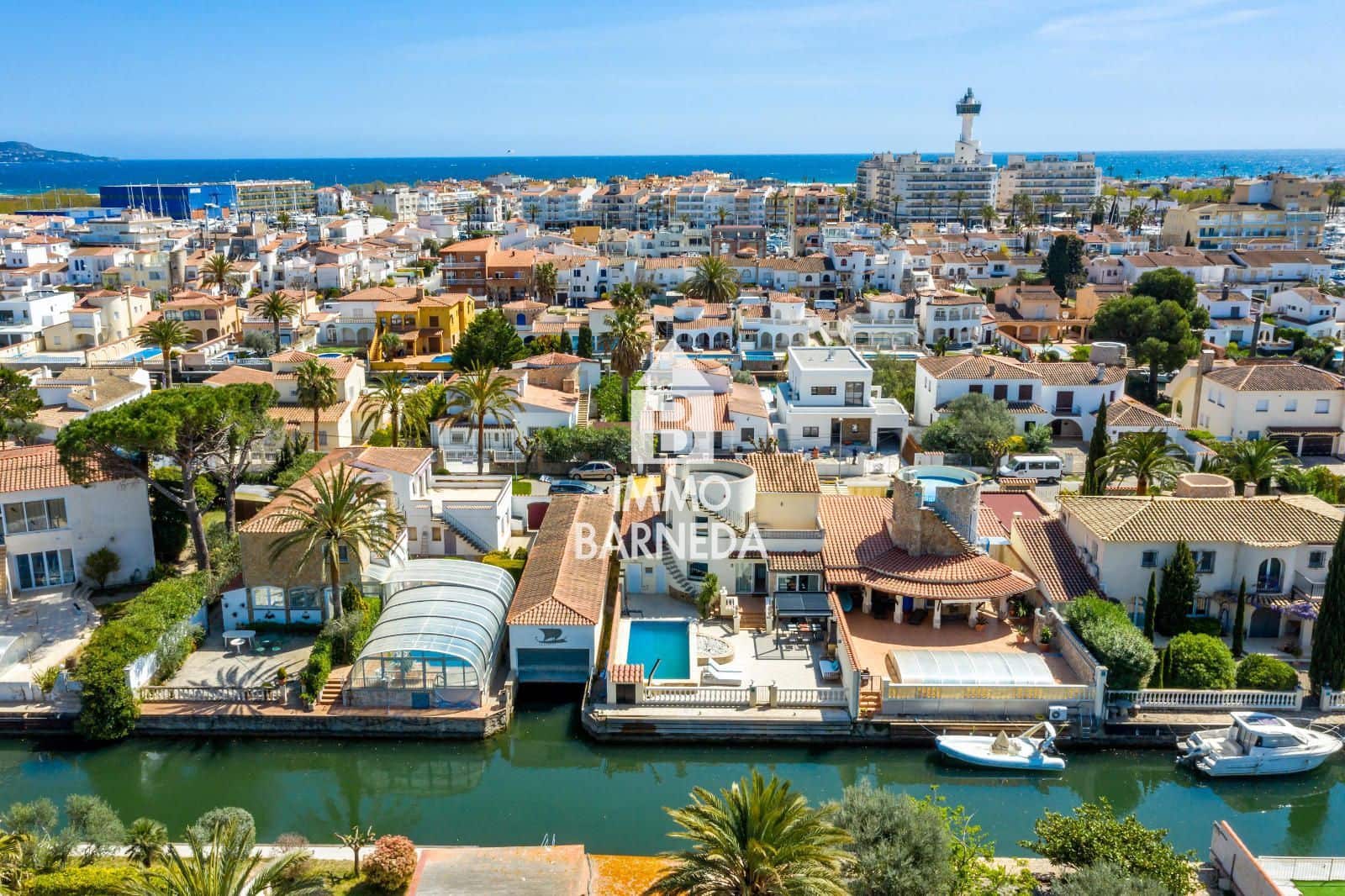 4 soveværelse Villa til salg i Empuriabrava med swimmingpool garage - € 570.000 (Ref: 9113526)