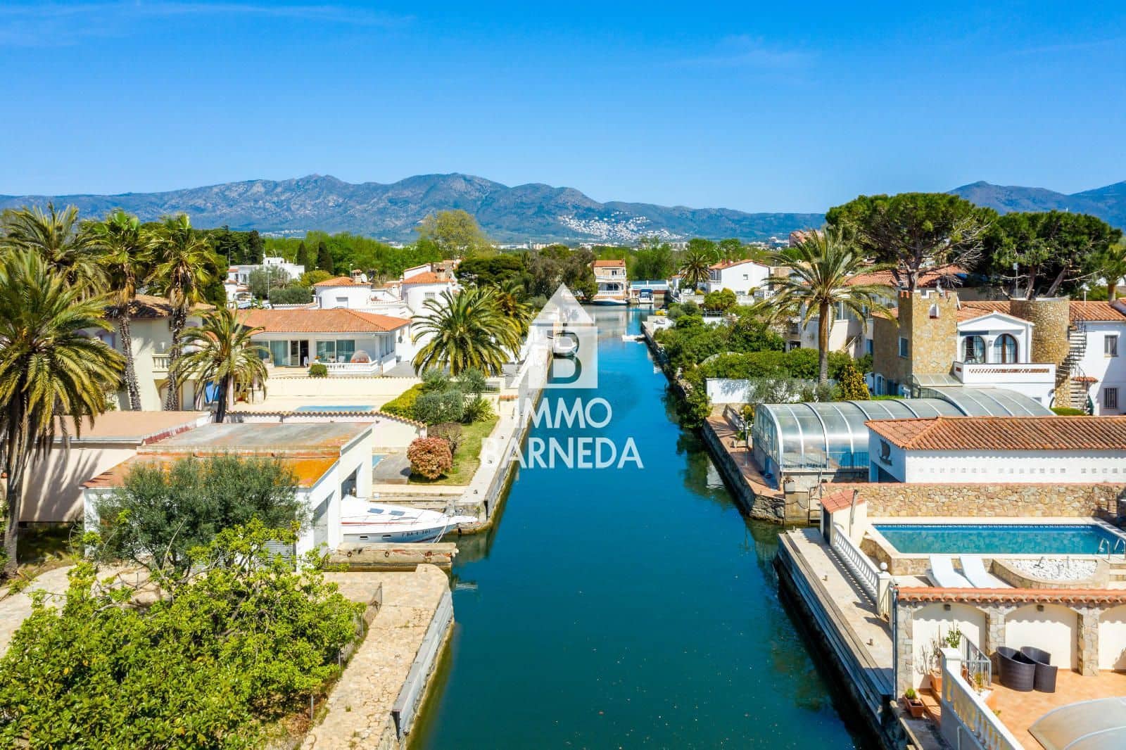 4 soveværelse Villa til salg i Empuriabrava med swimmingpool garage - € 570.000 (Ref: 9113526)