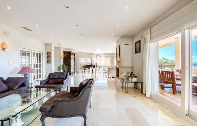 6 bedroom Villa for sale in Pau with pool garage - € 1,200,000 (Ref: 9181939)