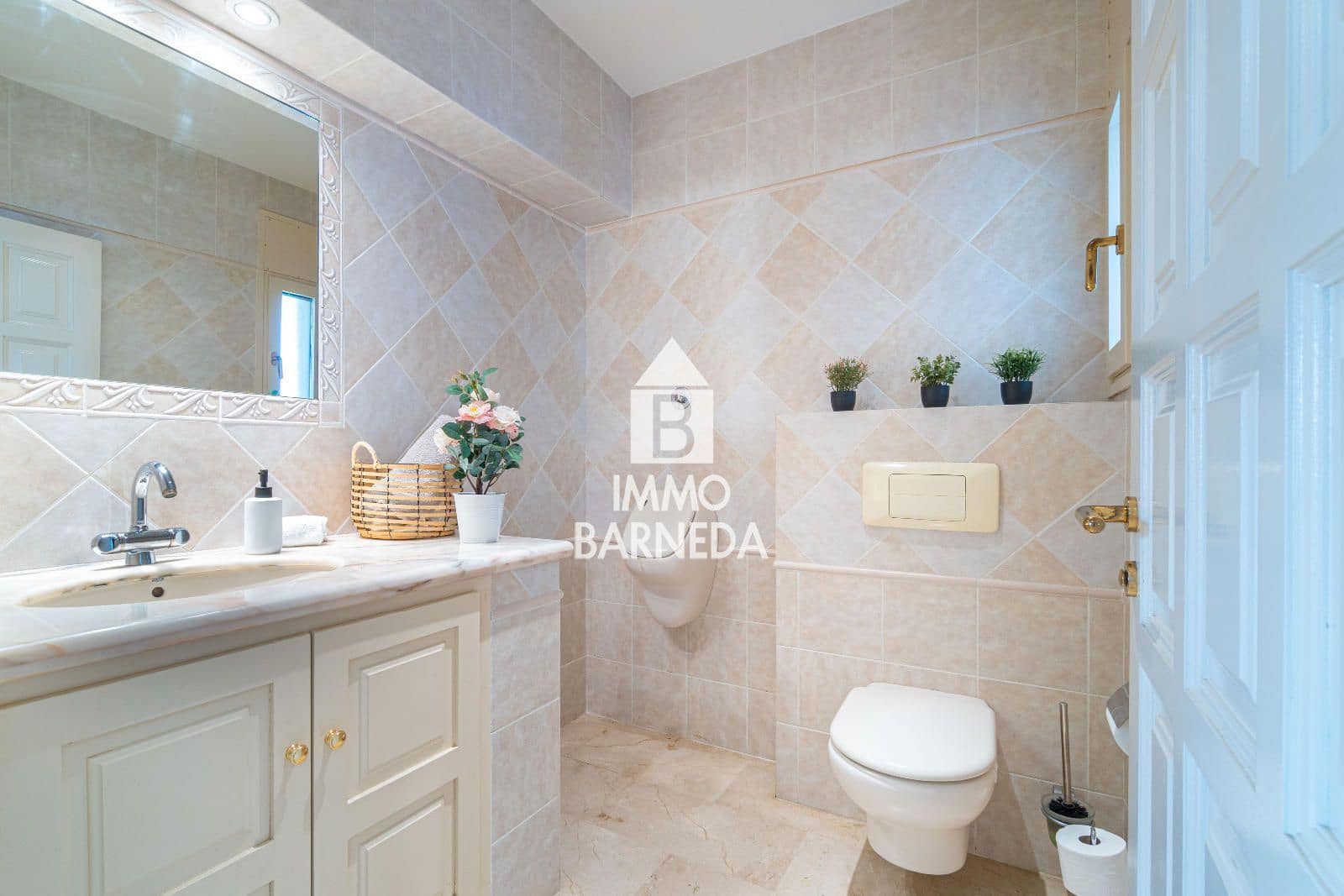 6 bedroom Villa for sale in Pau with pool garage - € 1,200,000 (Ref: 9181939)