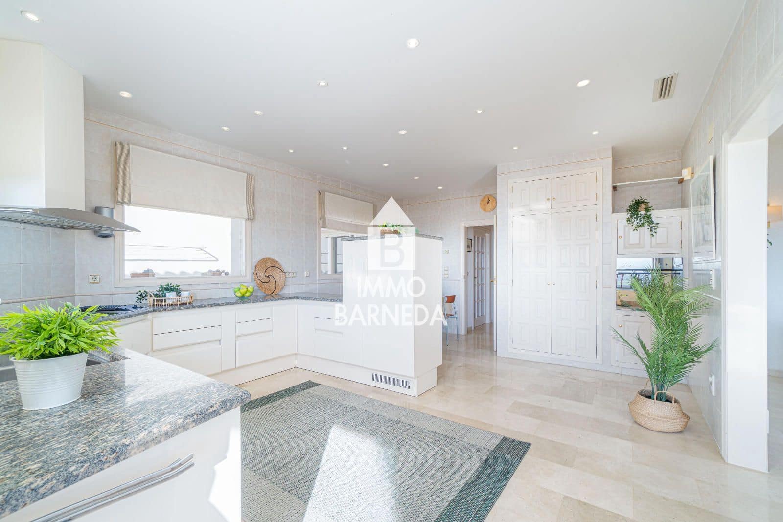 6 bedroom Villa for sale in Pau with pool garage - € 1,200,000 (Ref: 9181939)