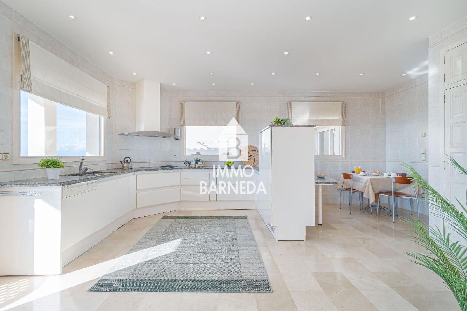 6 bedroom Villa for sale in Pau with pool garage - € 1,200,000 (Ref: 9181939)