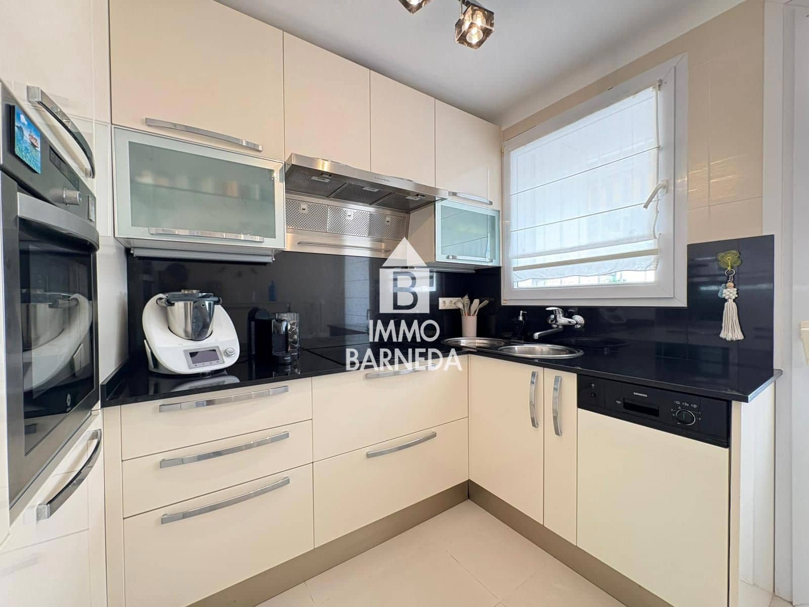 2 sypialnia Mieszkanie na sprzedaż w Roses z basenem garażem - 445 000 € (Ref: 9251496)