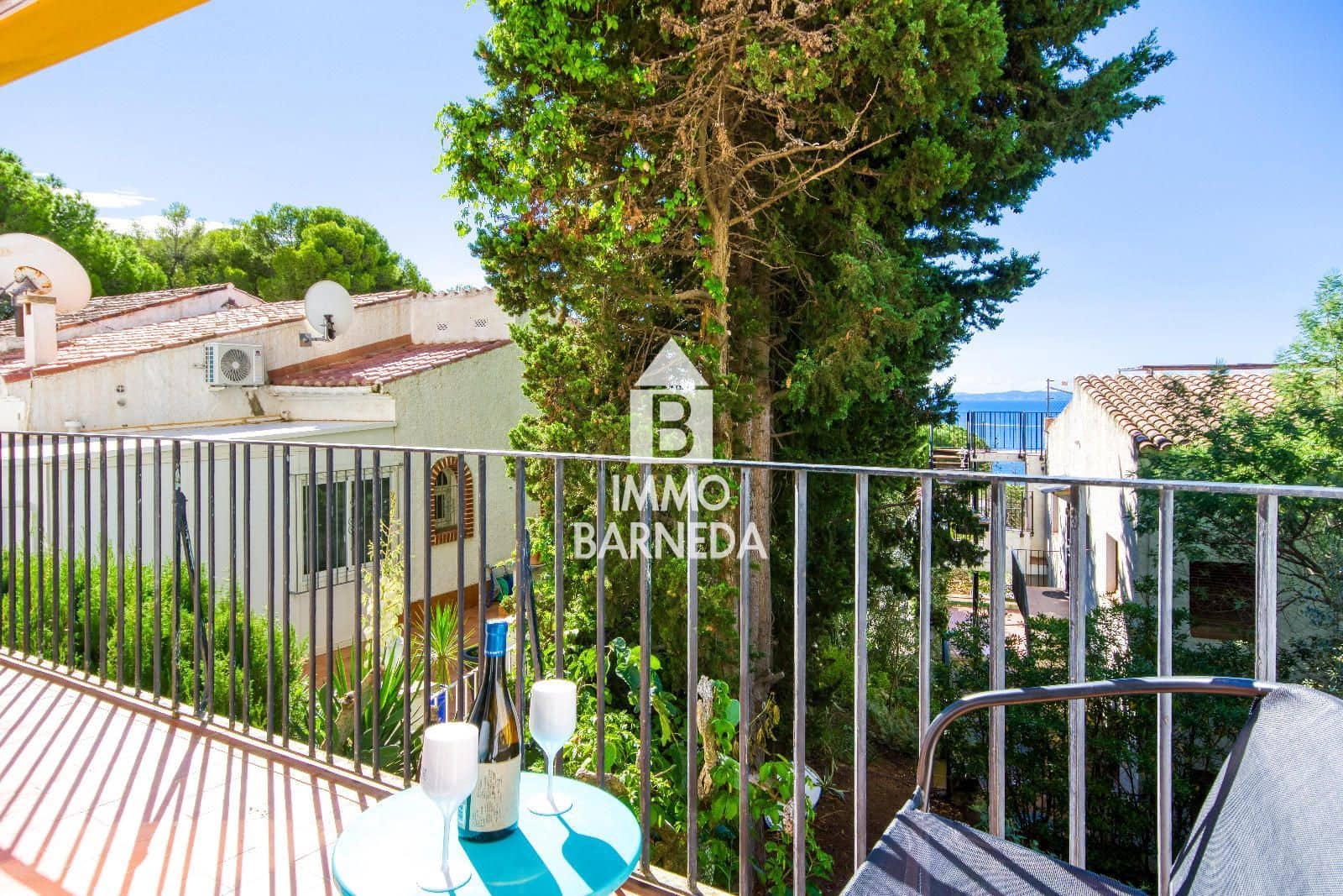 2 bedroom Flat for sale in Roses with garage - € 239,000 (Ref: 9265060)