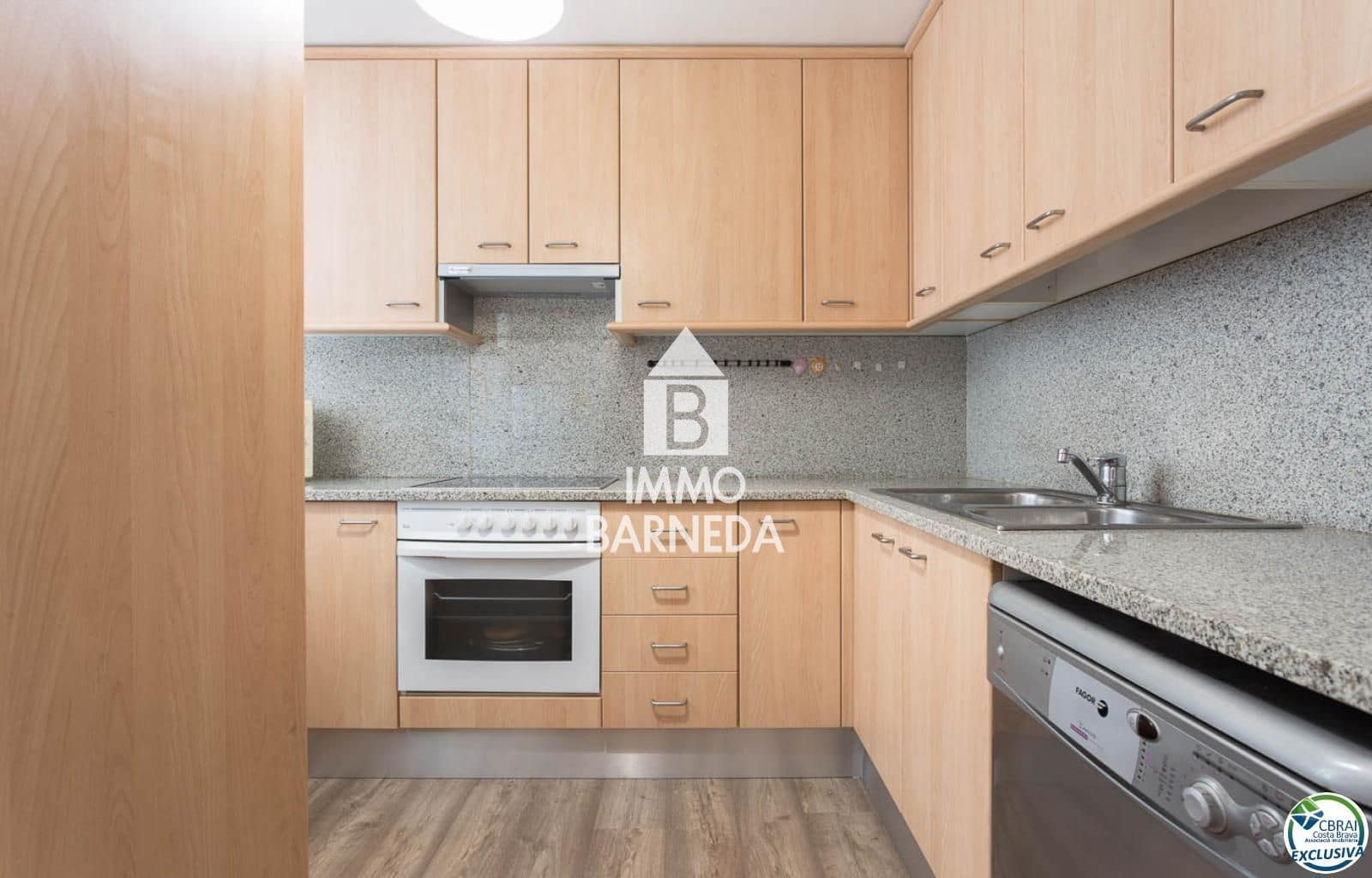 3 makuuhuone Asunto myytävänä paikassa Roses mukana 
autotalli - 257 000 € (Ref: 9328620)