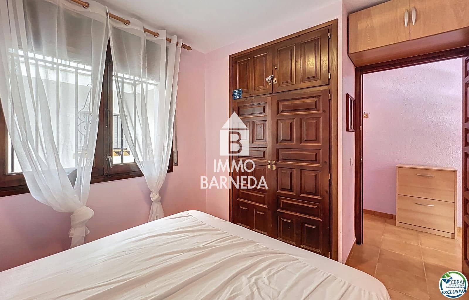 1 bedroom Flat for sale in Roses with pool garage - € 144,000 (Ref: 9331036)