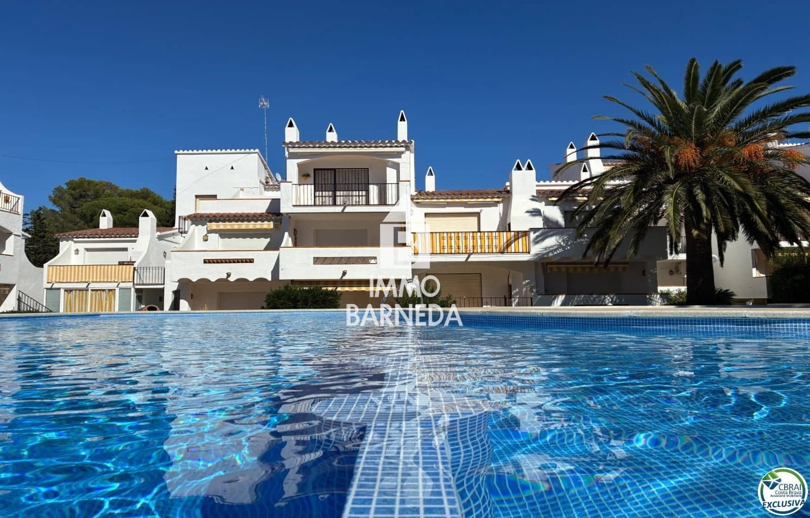 1 bedroom Flat for sale in Roses with pool garage - € 144,000 (Ref: 9331036)