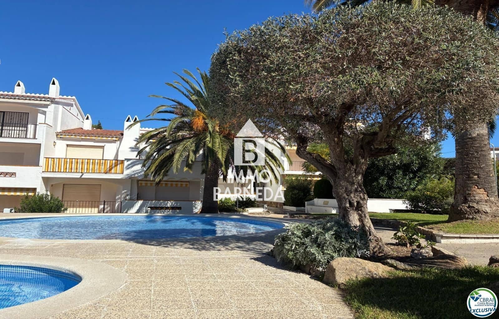 1 bedroom Flat for sale in Roses with pool garage - € 144,000 (Ref: 9331036)