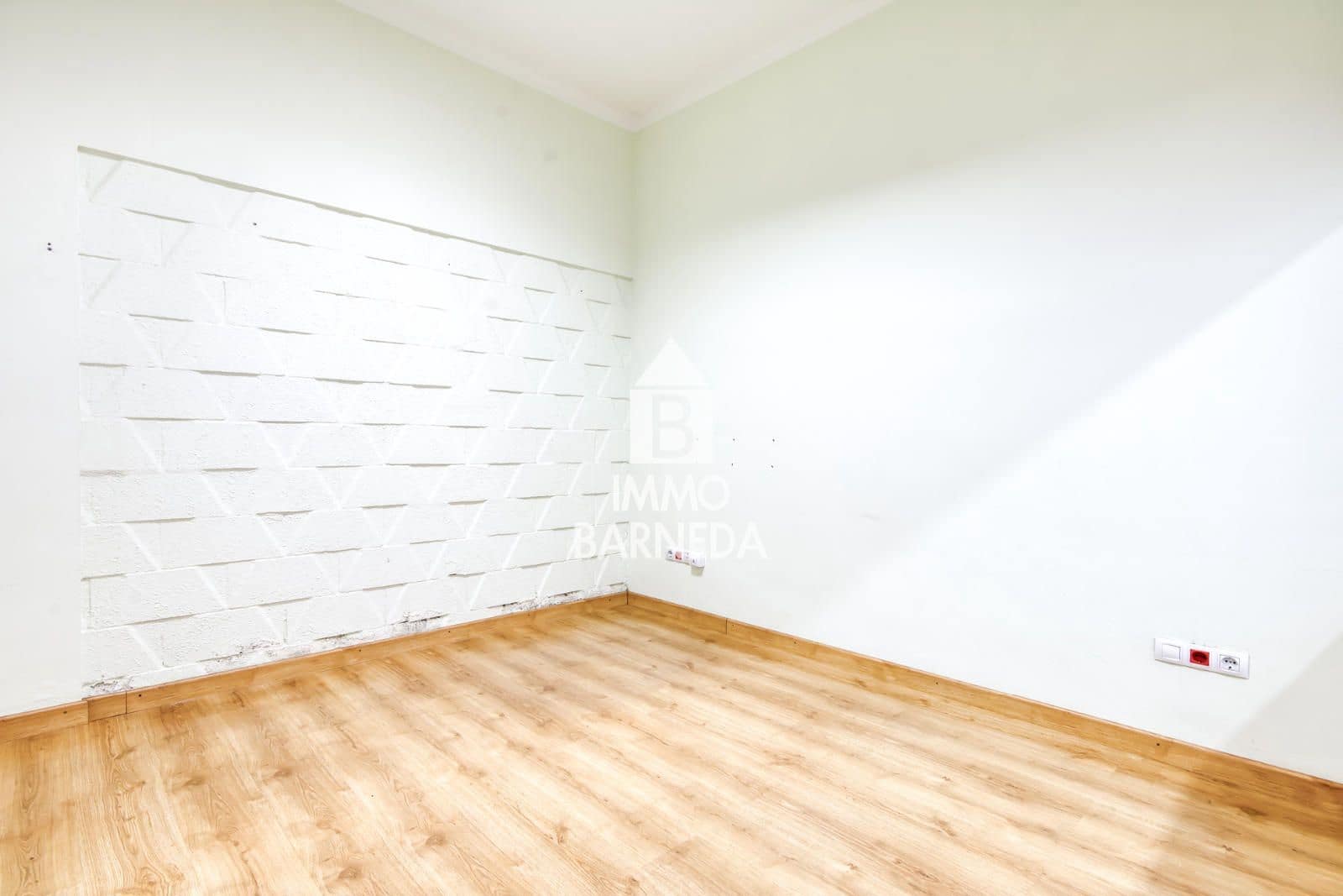 Erhverv til salg i Roses - € 170.000 (Ref: 9335486)