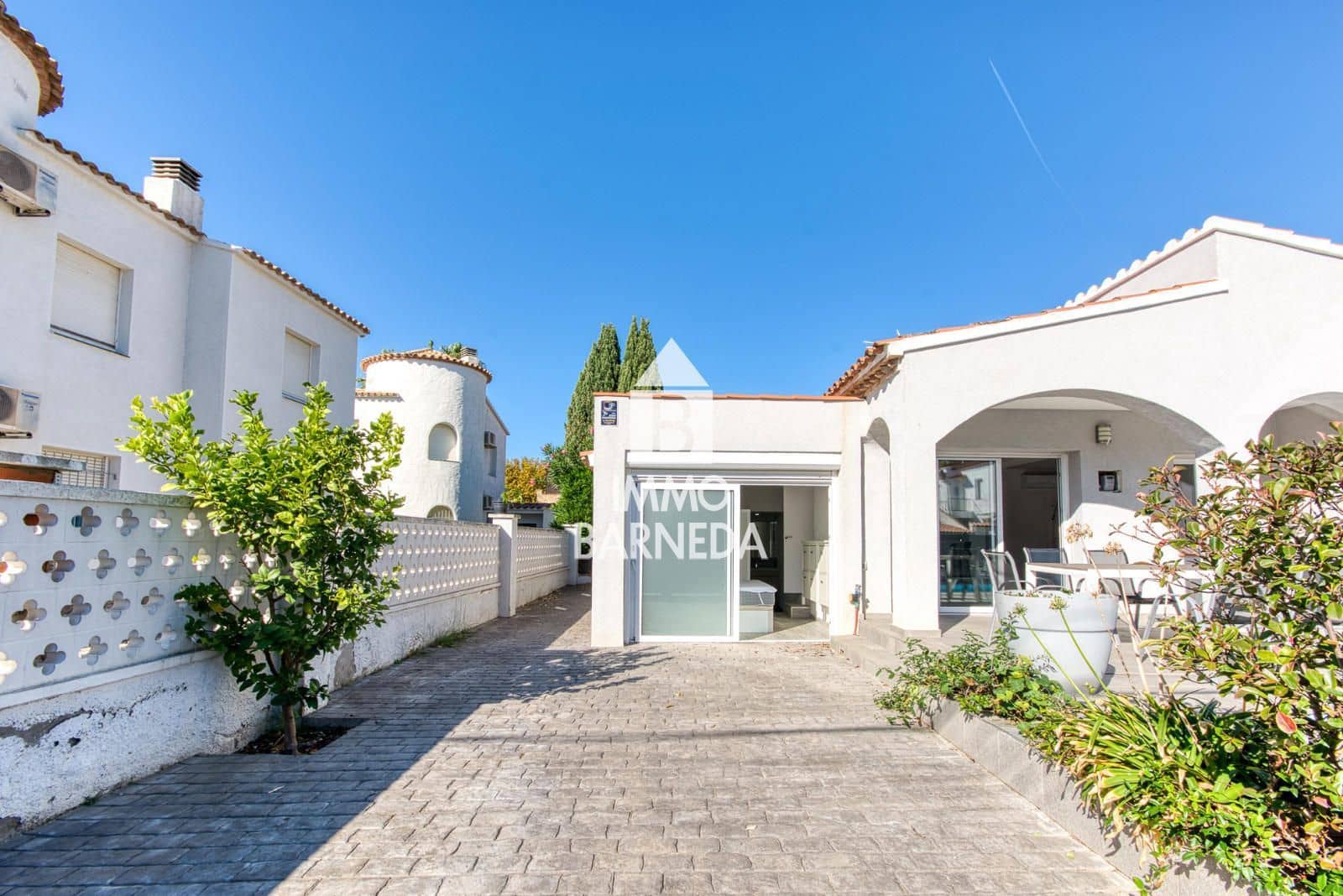 2 soveværelse Villa til salg i Empuriabrava med swimmingpool garage - € 485.000 (Ref: 9346595)