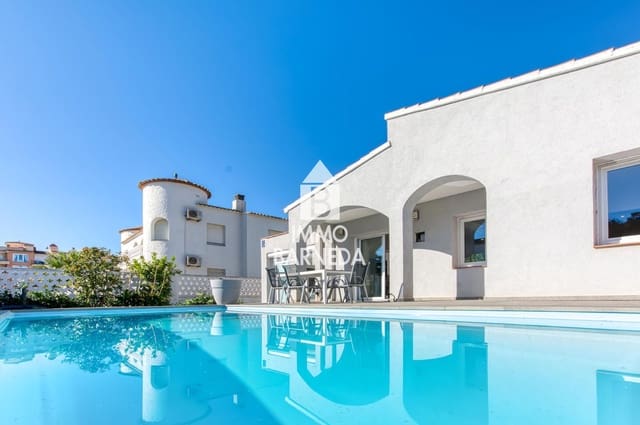 2 Zimmer Villa zu verkaufen in Empuriabrava, Castelló d'Empúries mit Pool Garage - 485.000 € (Ref: 9346595)