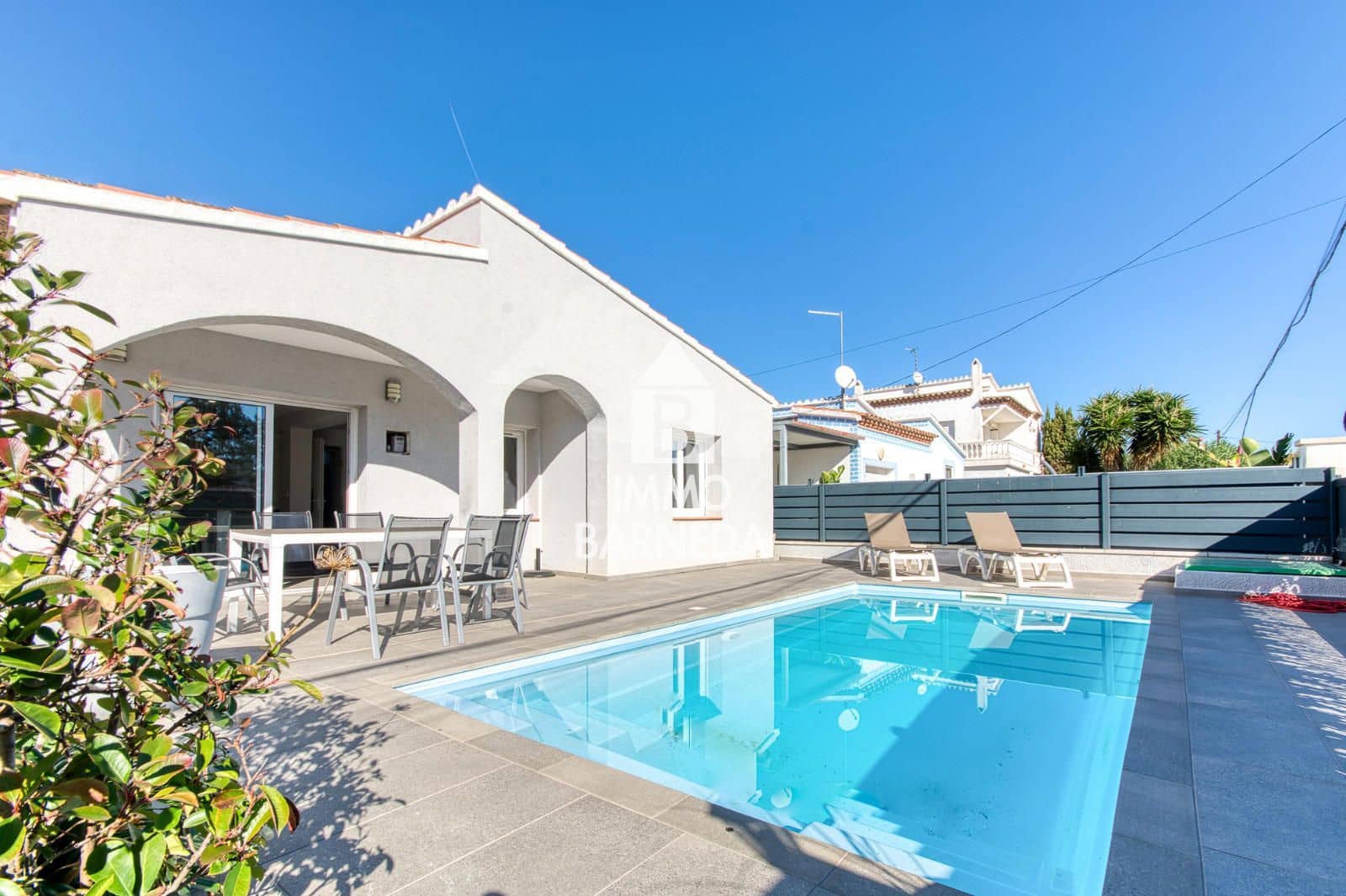 2 soveværelse Villa til salg i Empuriabrava med swimmingpool garage - € 485.000 (Ref: 9346595)