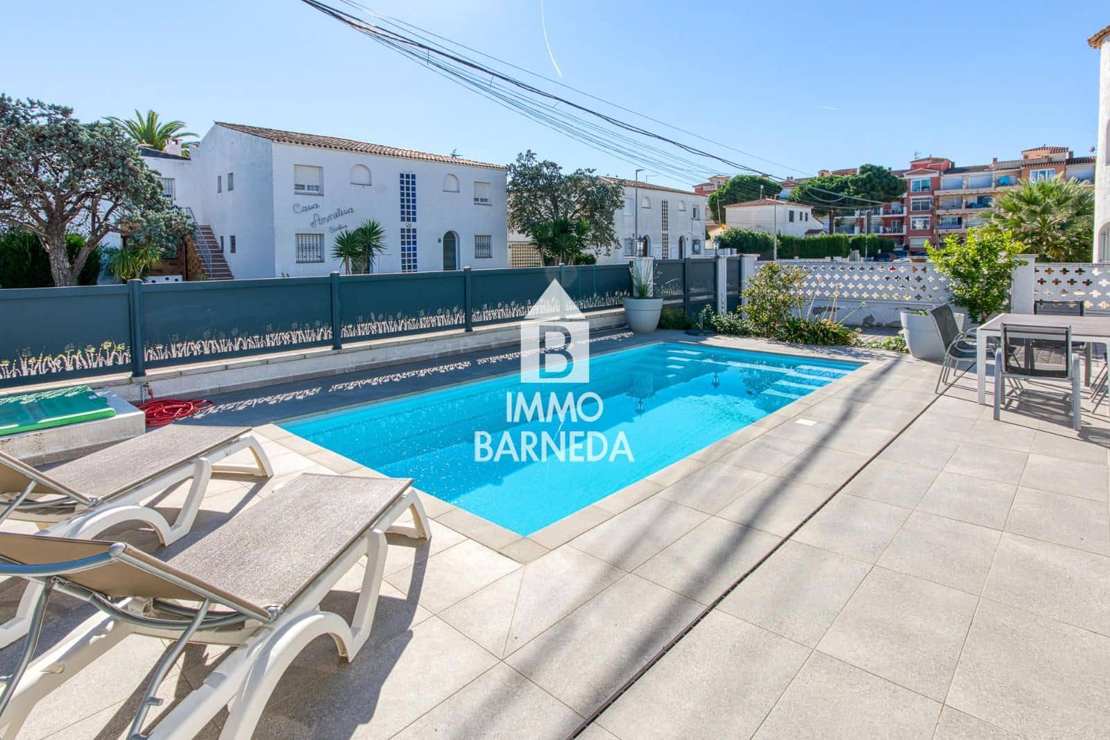 2 soveværelse Villa til salg i Empuriabrava med swimmingpool garage - € 485.000 (Ref: 9346595)