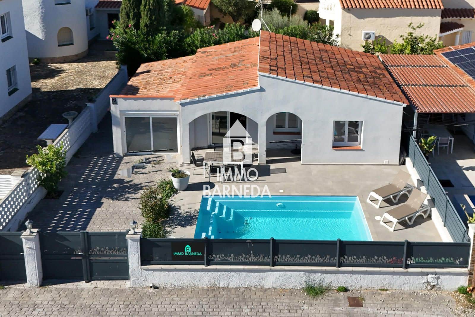 2 soveværelse Villa til salg i Empuriabrava med swimmingpool garage - € 485.000 (Ref: 9346595)