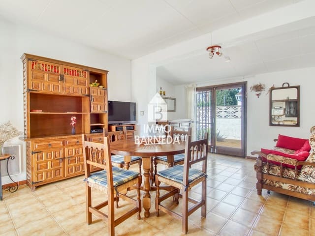 4 bedroom Villa for sale in Roses - € 275,000 (Ref: 9388507)