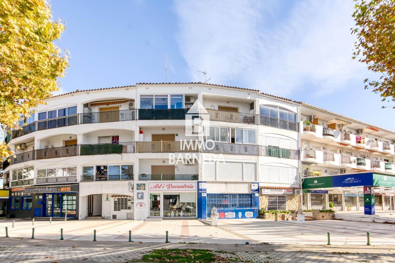 Flat for sale in Empuriabrava with pool - € 69,000 (Ref: 9399823)