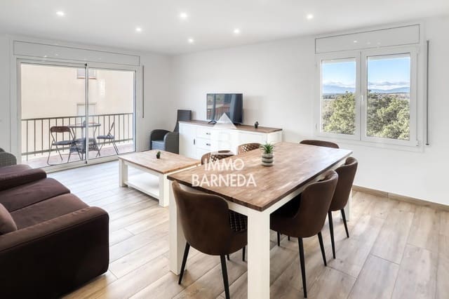 Piso de 3 habitaciones en Roses en venta con piscina - 215.000 € (Ref: 9426412)