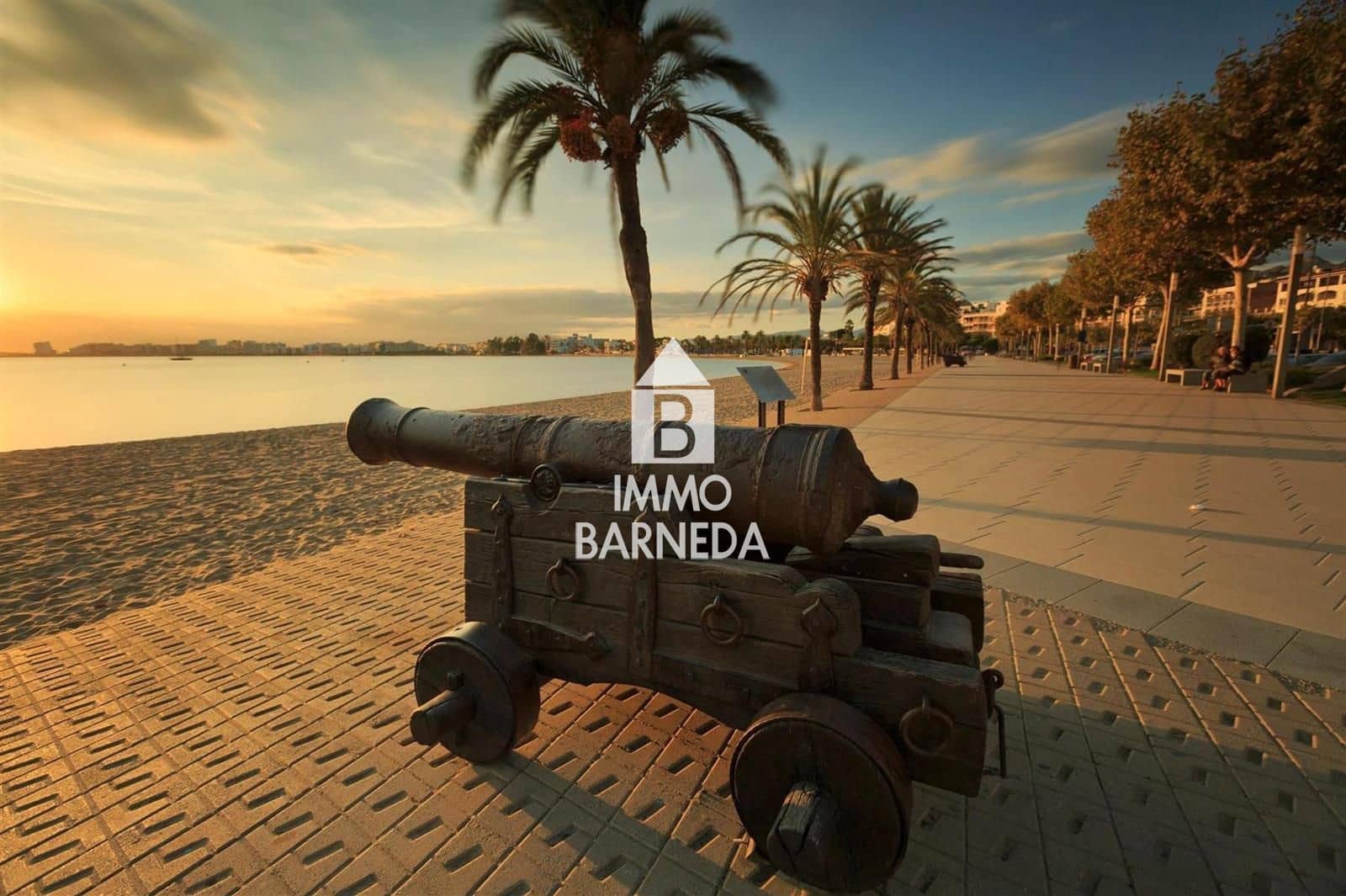 1 bedroom Flat for sale in Roses with garage - € 255,000 (Ref: 9431827)