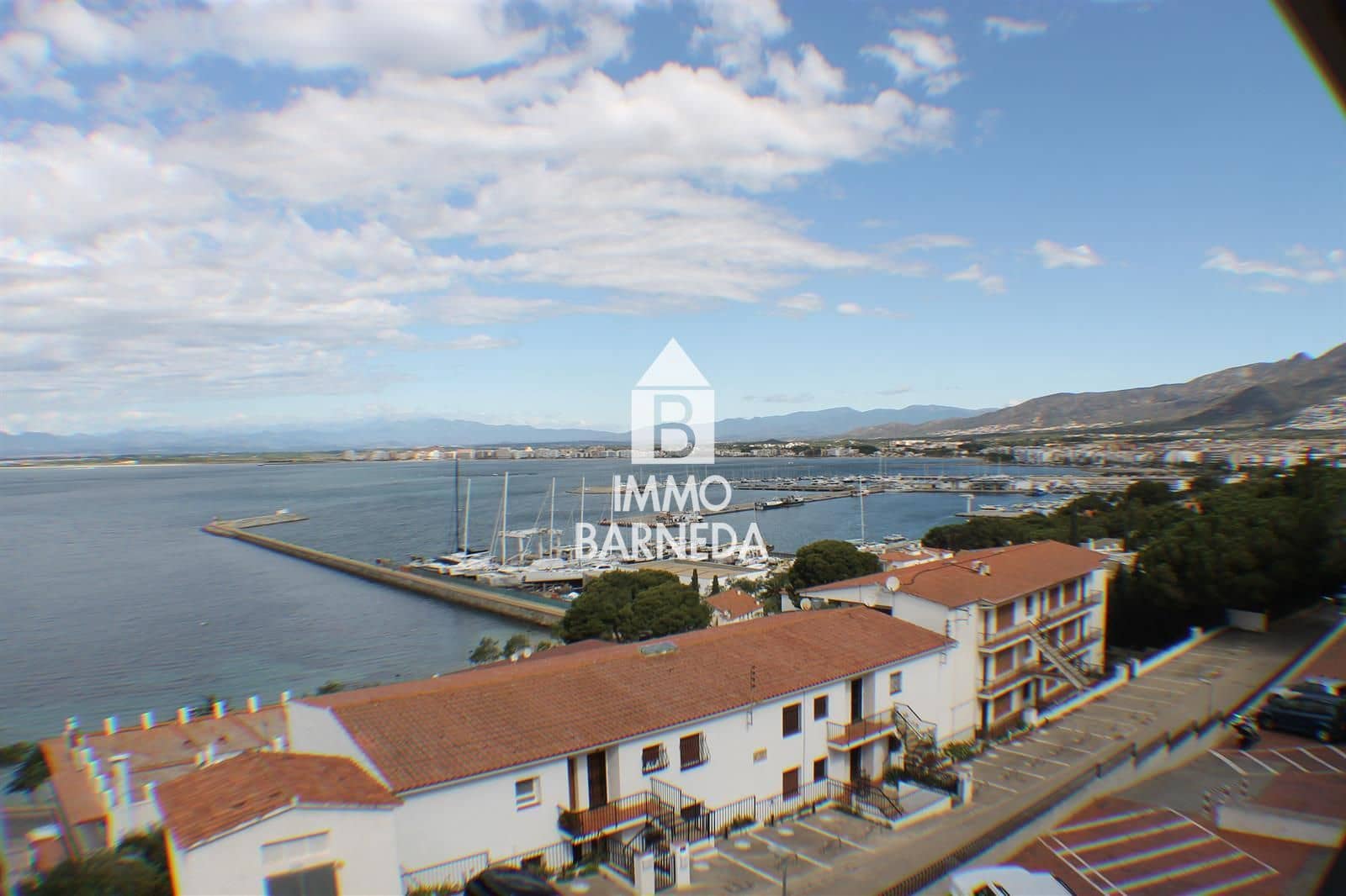 1 bedroom Flat for sale in Roses with garage - € 255,000 (Ref: 9431827)