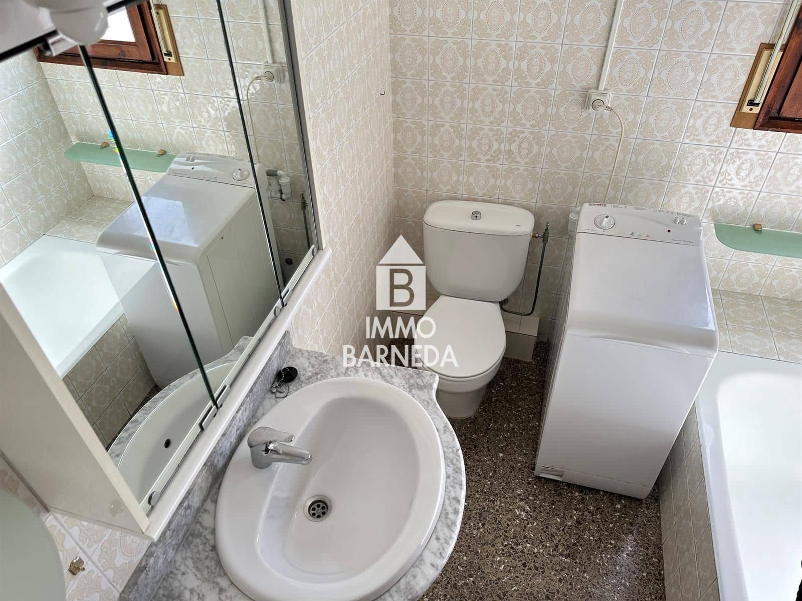 1 bedroom Flat for sale in Roses with garage - € 255,000 (Ref: 9431827)
