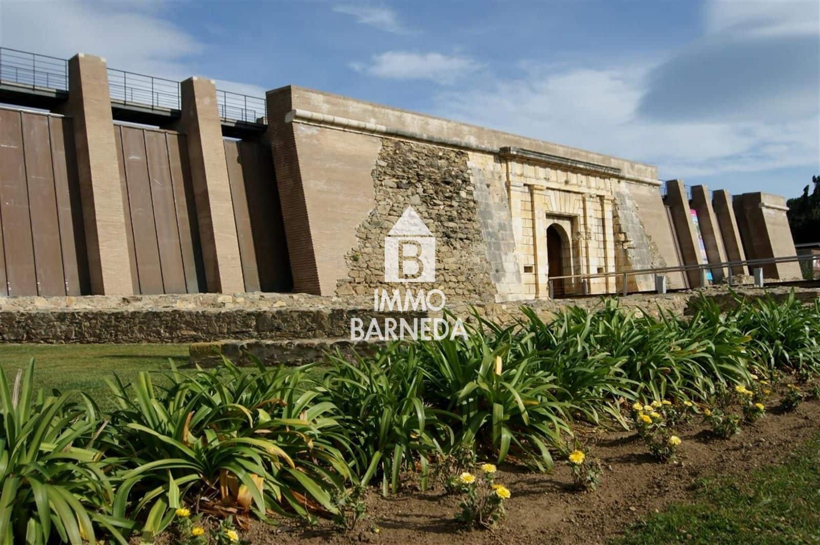 1 bedroom Flat for sale in Roses with garage - € 255,000 (Ref: 9431827)