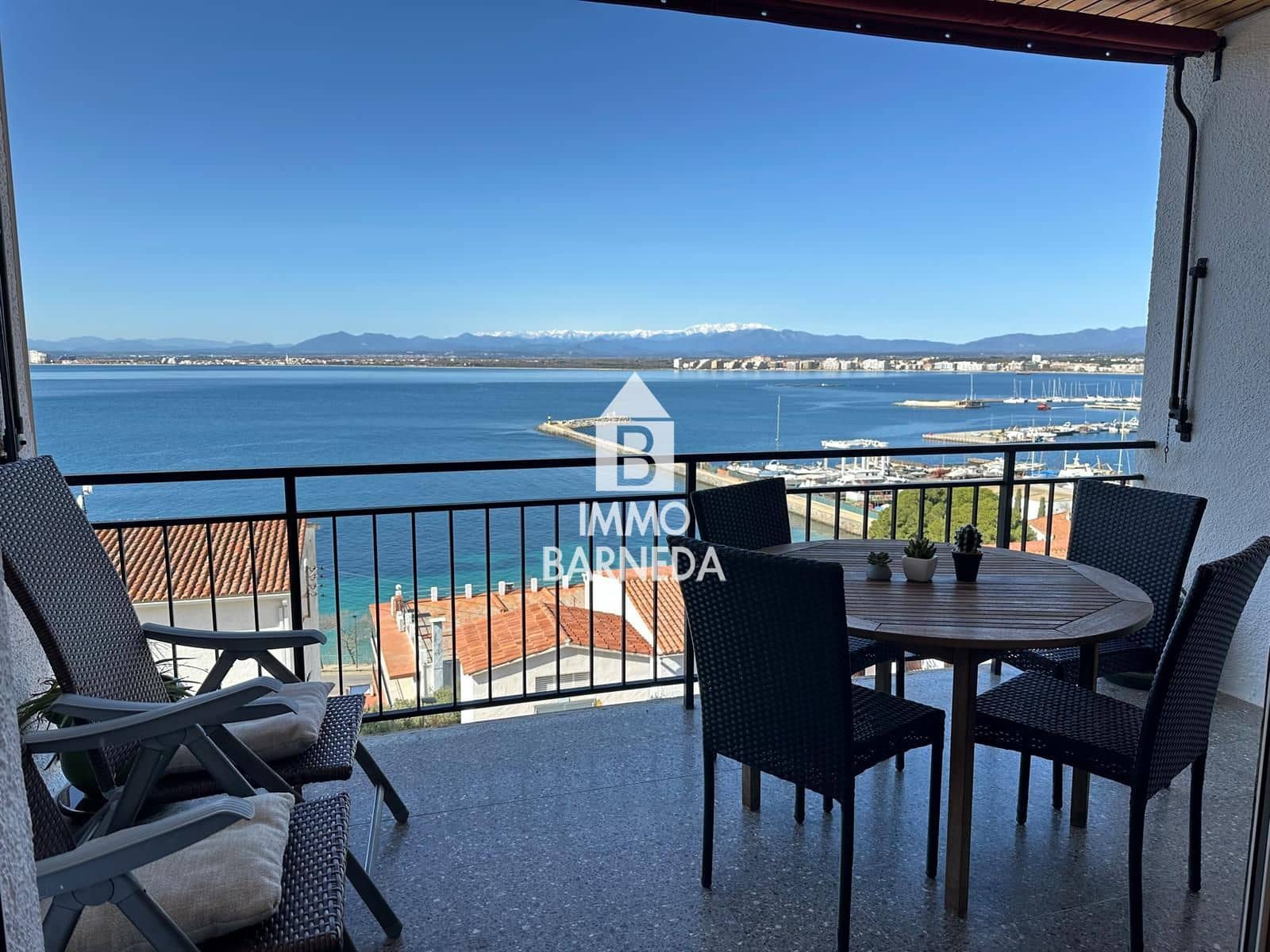 1 bedroom Flat for sale in Roses with garage - € 255,000 (Ref: 9431827)