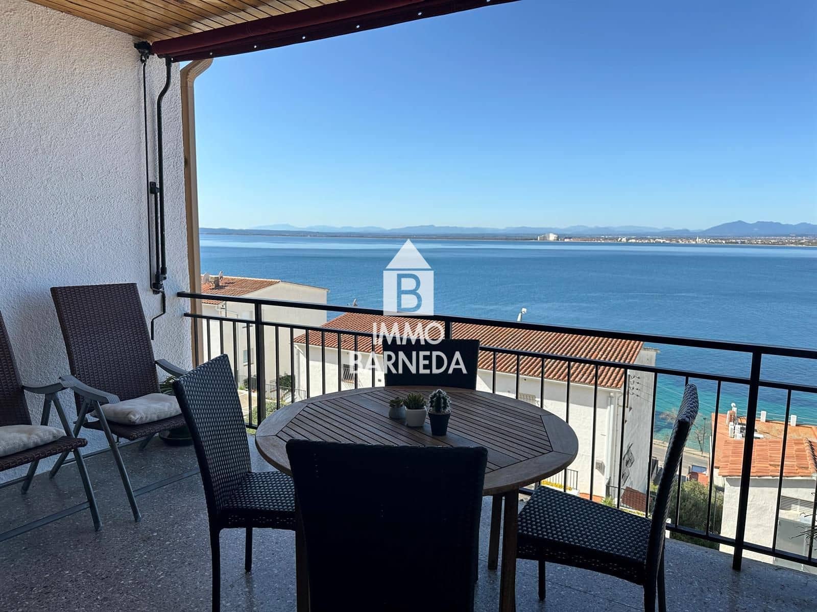 1 bedroom Flat for sale in Roses with garage - € 255,000 (Ref: 9431827)