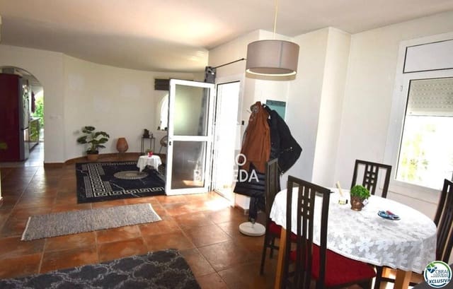 Chalet de 2 habitaciones en Empuriabrava, Castelló d'Empúries en venta - 395.000 € (Ref: 9432022)