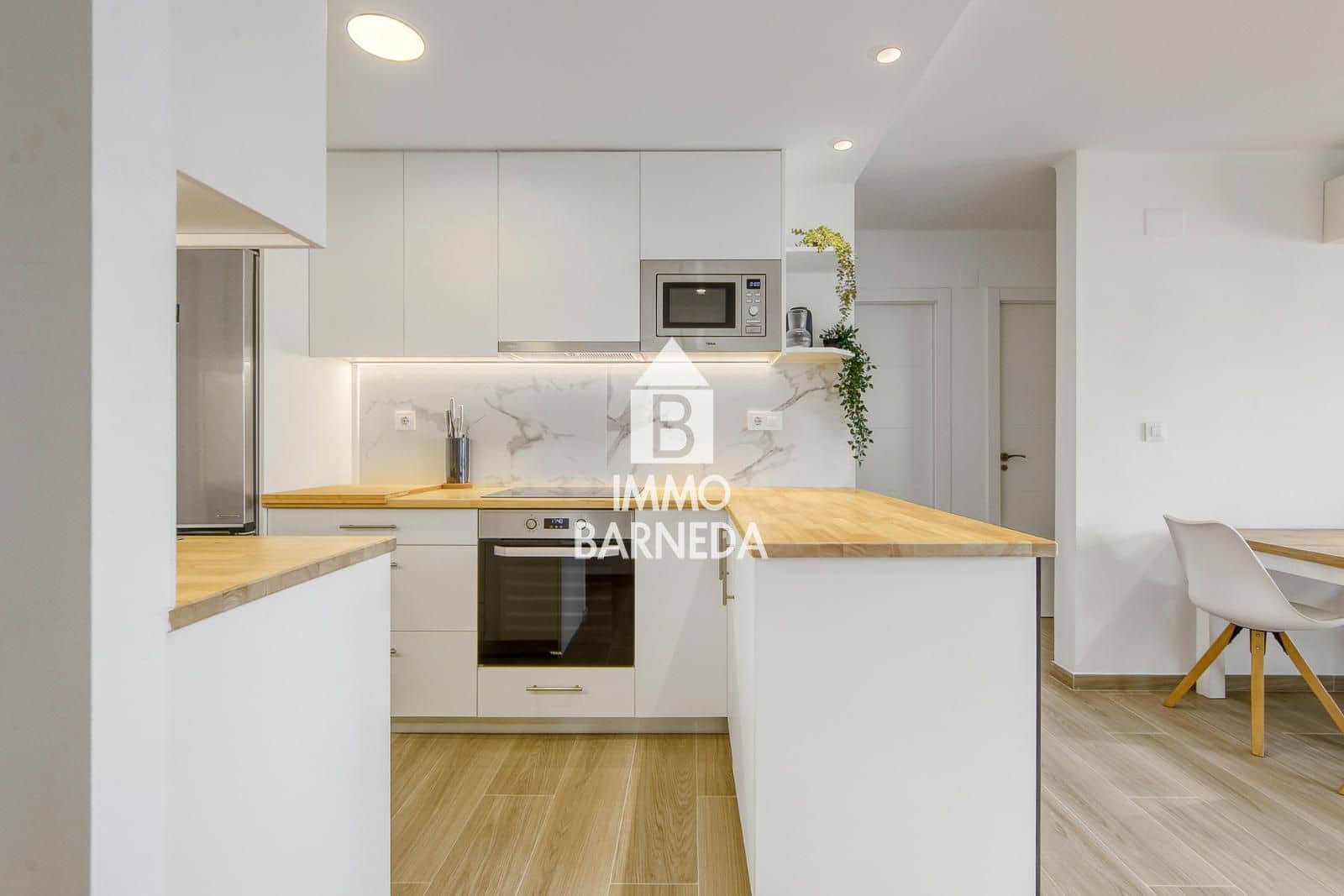 2 bedroom Flat for sale in Roses with garage - € 395,000 (Ref: 9447037)