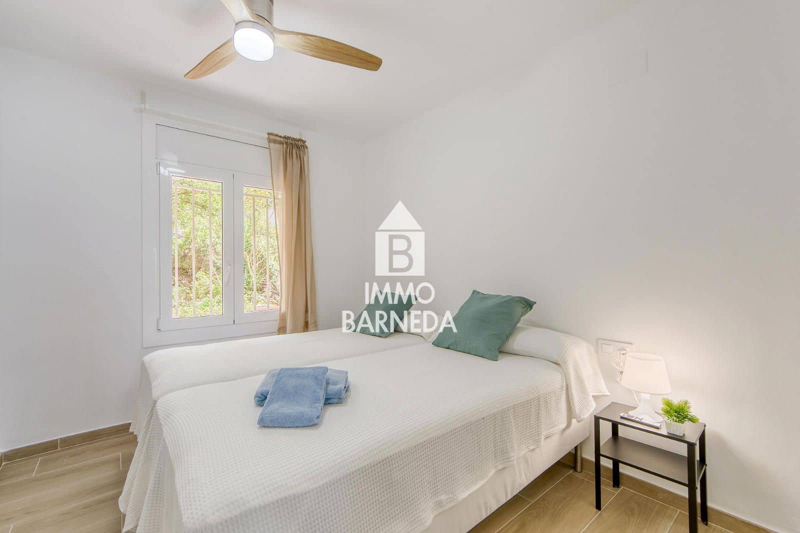 2 bedroom Flat for sale in Roses with garage - € 395,000 (Ref: 9447037)