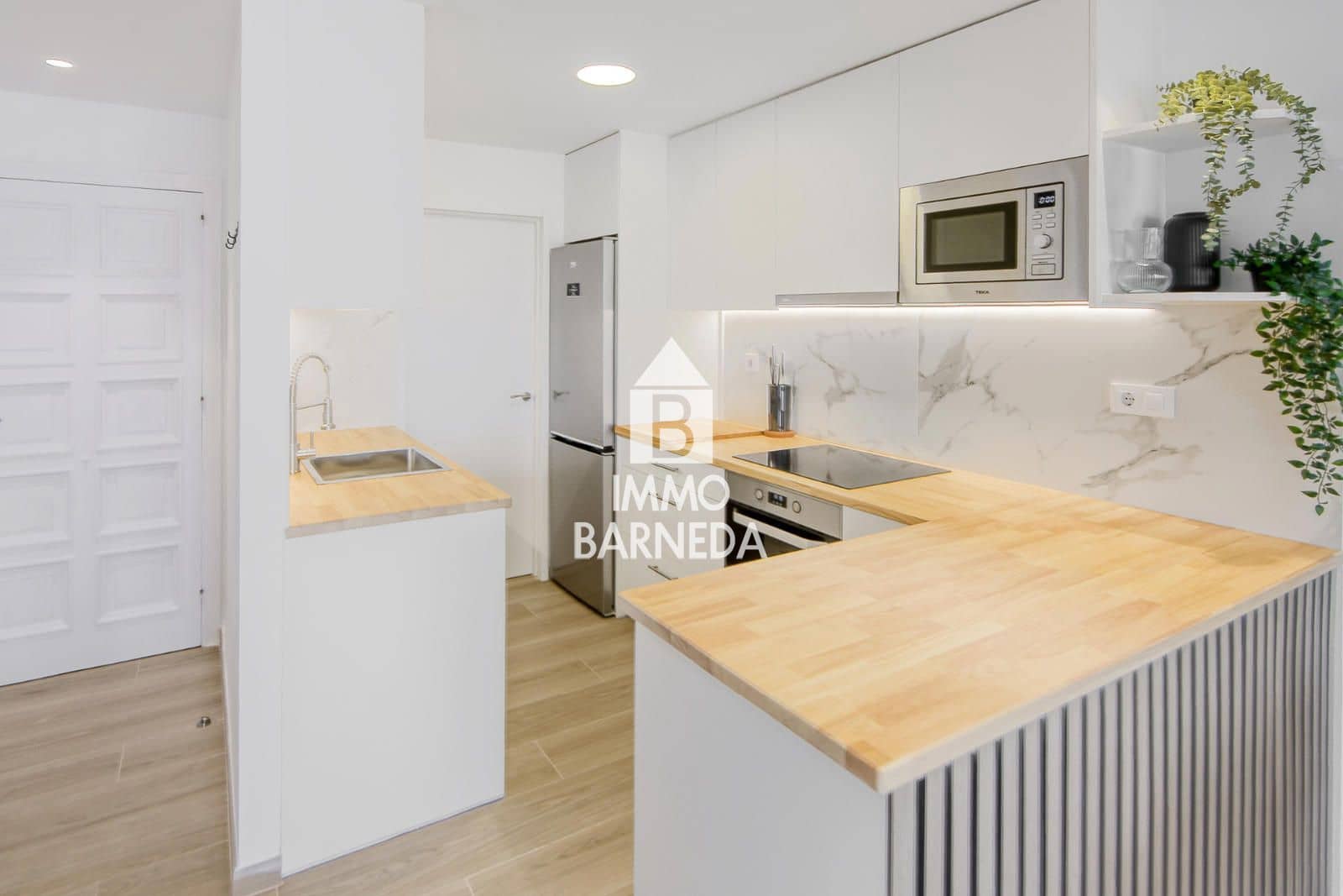 2 bedroom Flat for sale in Roses with garage - € 395,000 (Ref: 9447037)