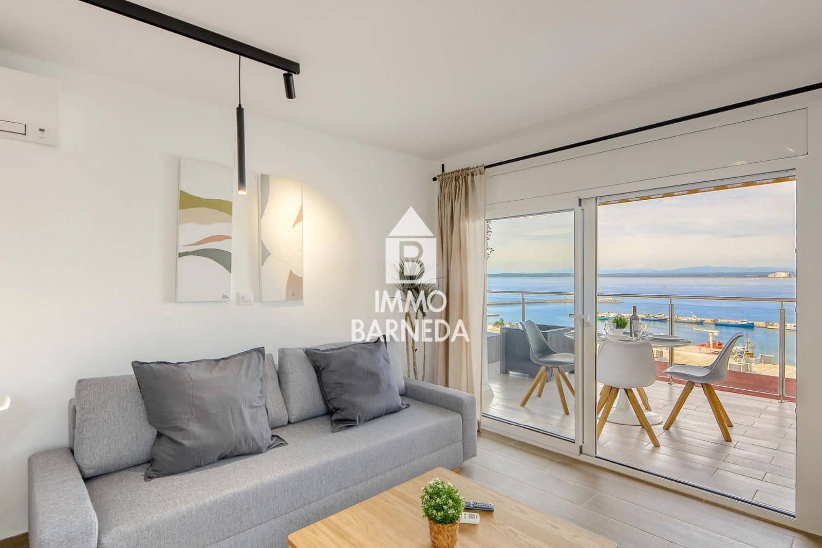 2 bedroom Flat for sale in Roses with garage - € 395,000 (Ref: 9447037)