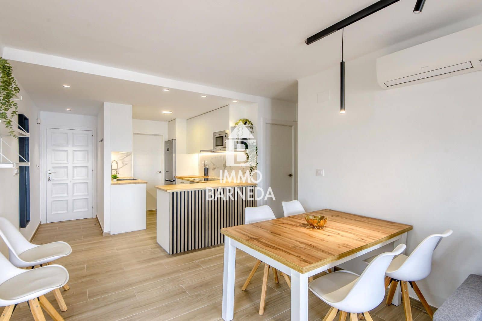 2 bedroom Flat for sale in Roses with garage - € 395,000 (Ref: 9447037)