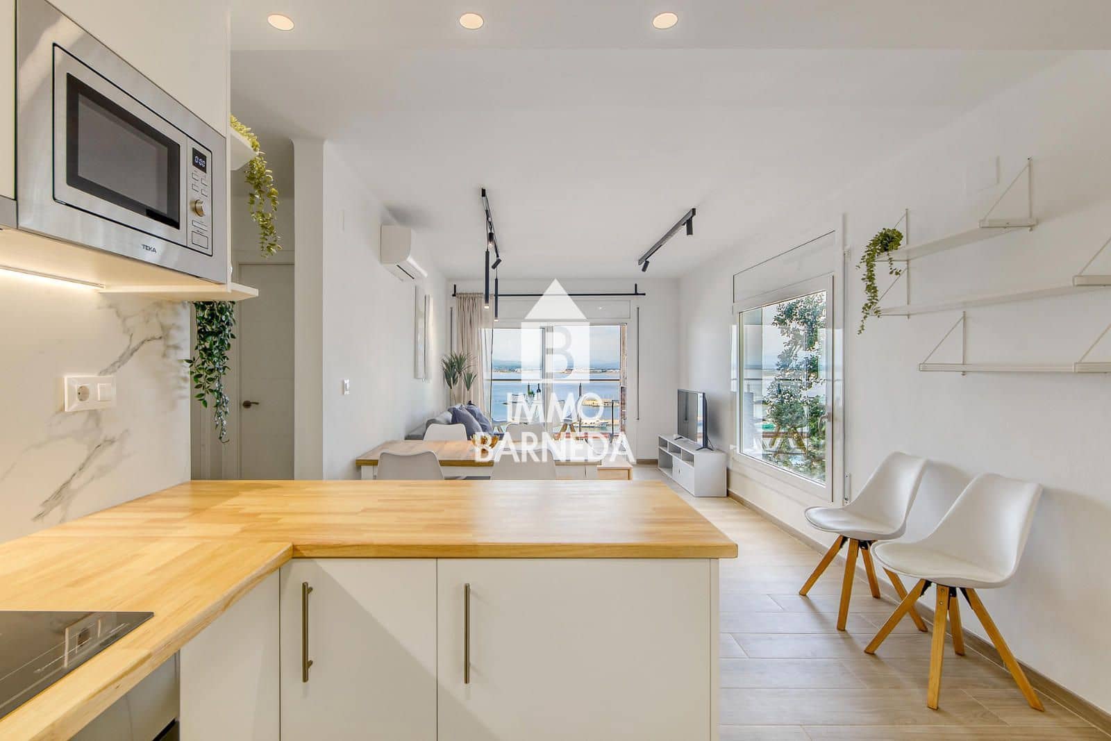 2 bedroom Flat for sale in Roses with garage - € 395,000 (Ref: 9447037)