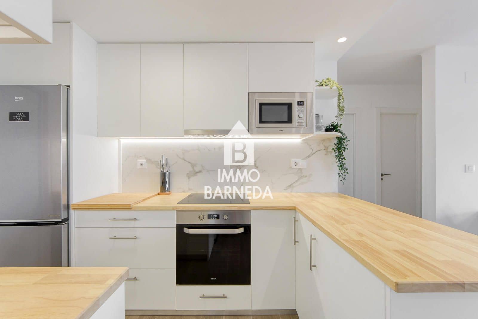 2 bedroom Flat for sale in Roses with garage - € 395,000 (Ref: 9447037)