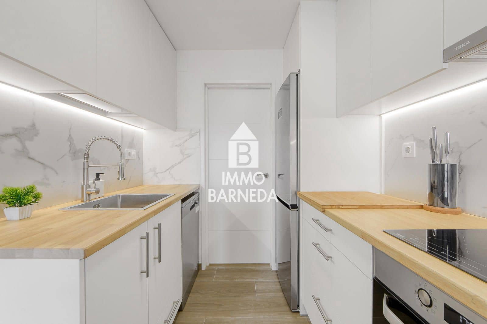 2 bedroom Flat for sale in Roses with garage - € 395,000 (Ref: 9447037)