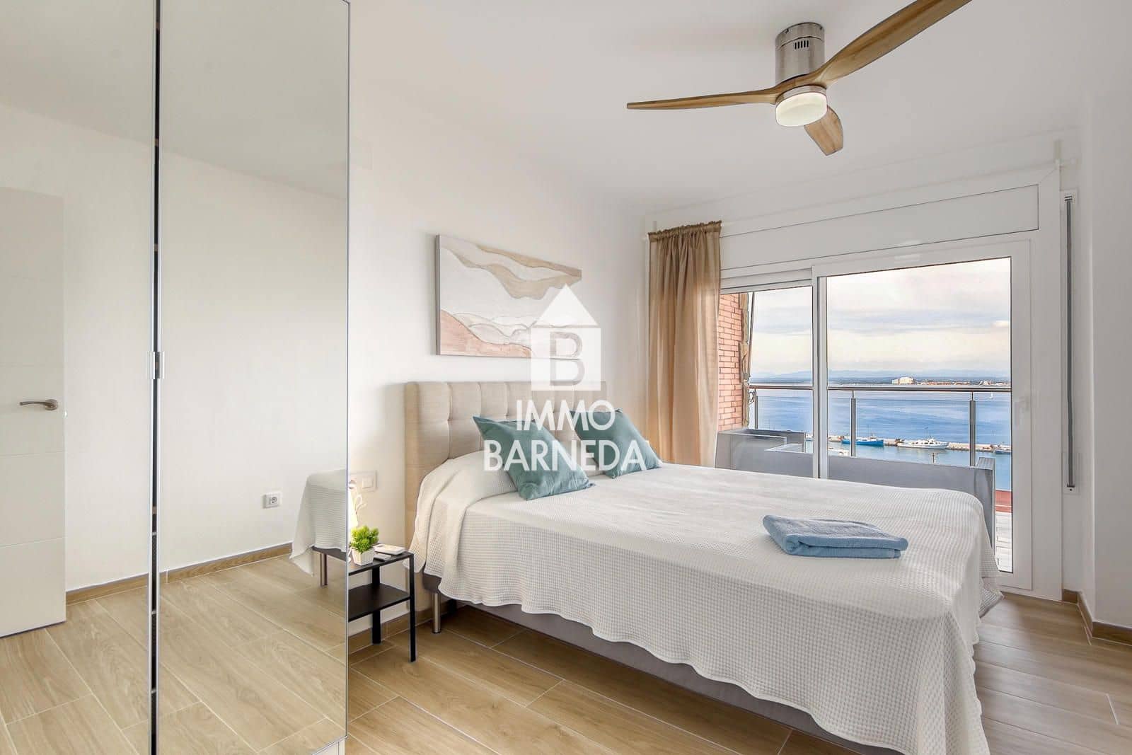 2 bedroom Flat for sale in Roses with garage - € 395,000 (Ref: 9447037)