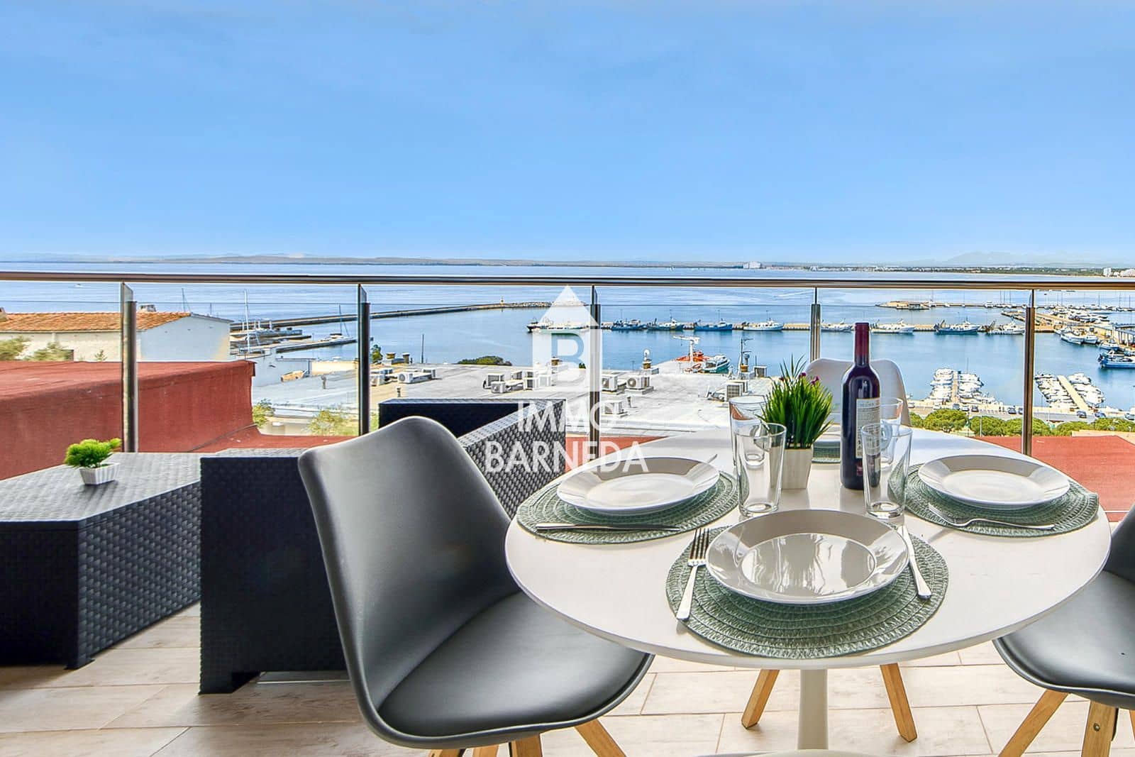 2 bedroom Flat for sale in Roses with garage - € 395,000 (Ref: 9447037)