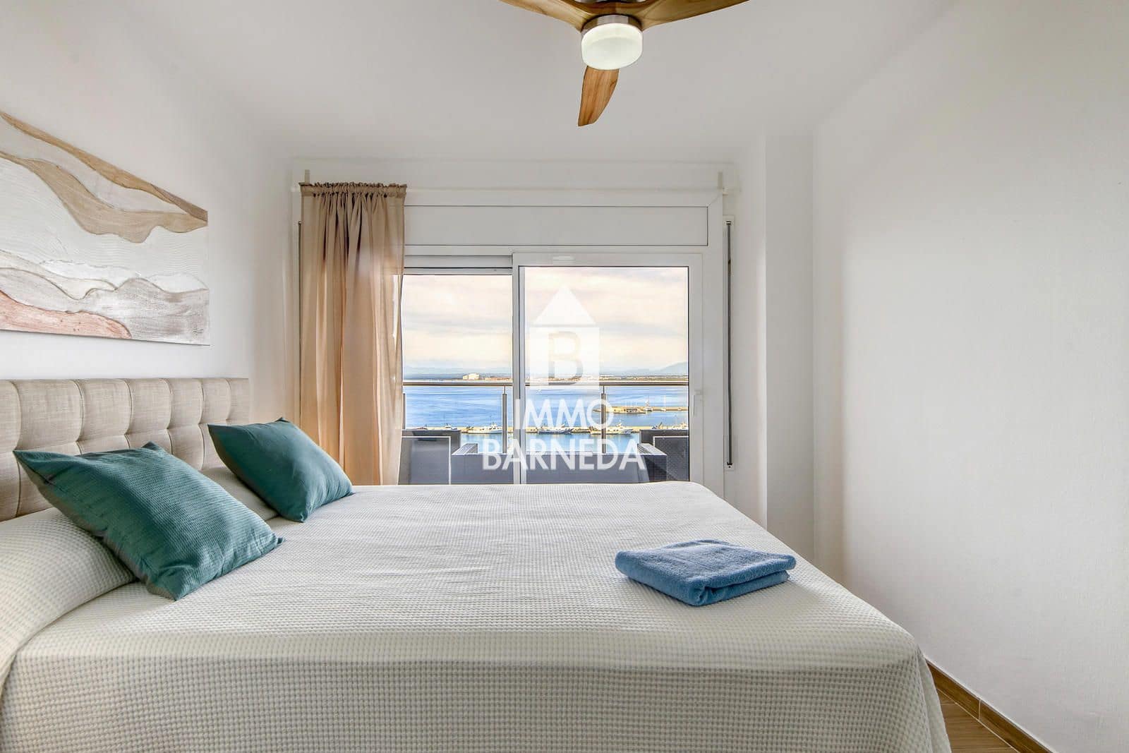 2 bedroom Flat for sale in Roses with garage - € 395,000 (Ref: 9447037)