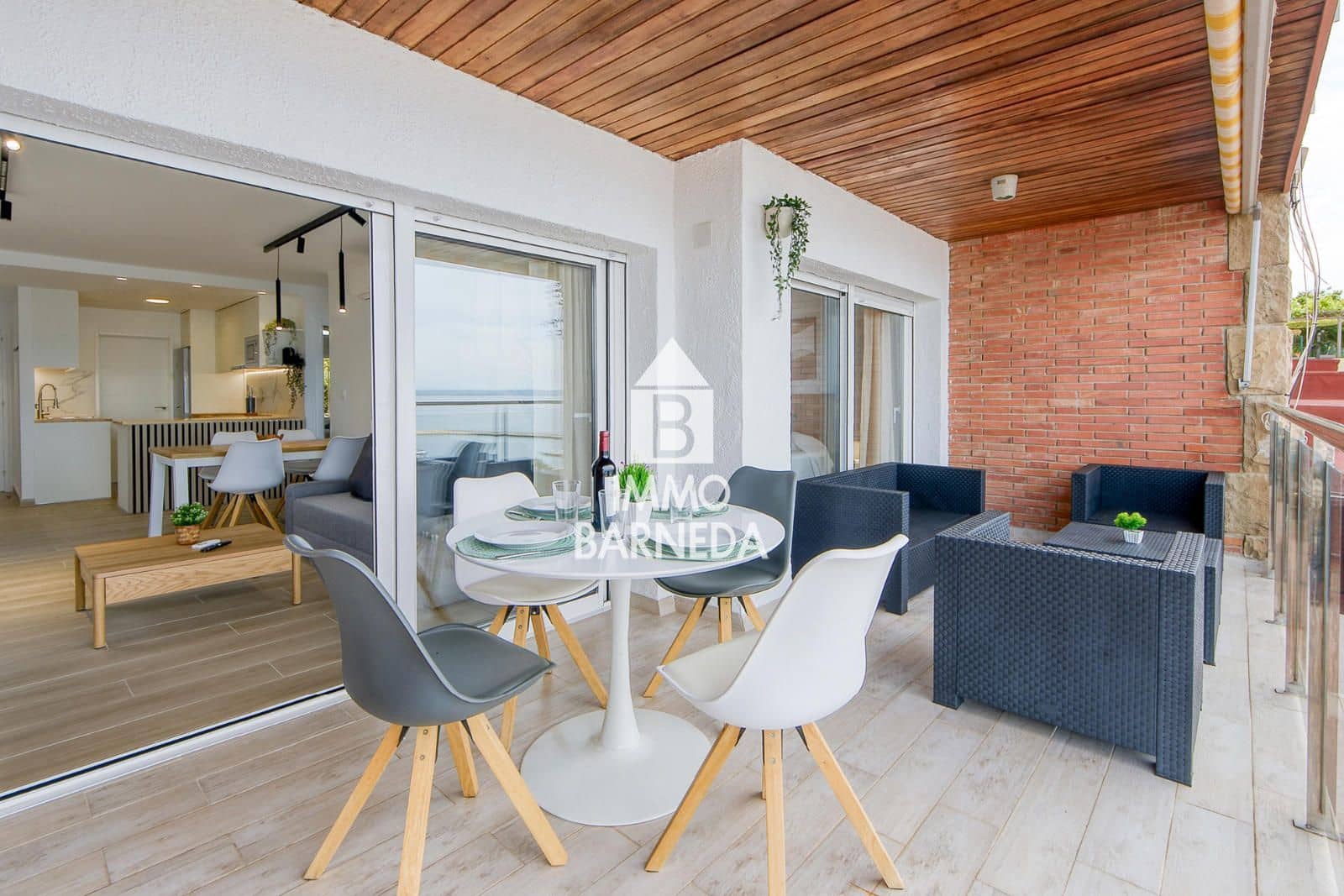 2 bedroom Flat for sale in Roses with garage - € 395,000 (Ref: 9447037)