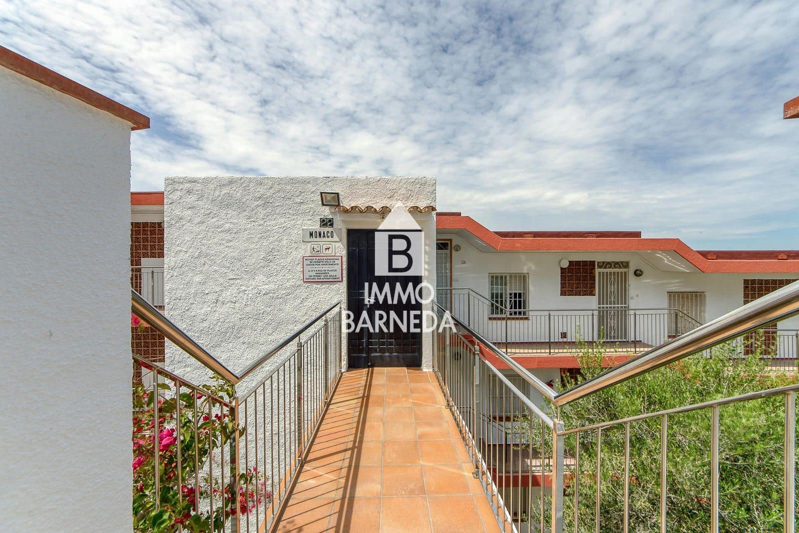 2 bedroom Flat for sale in Roses with garage - € 395,000 (Ref: 9447037)