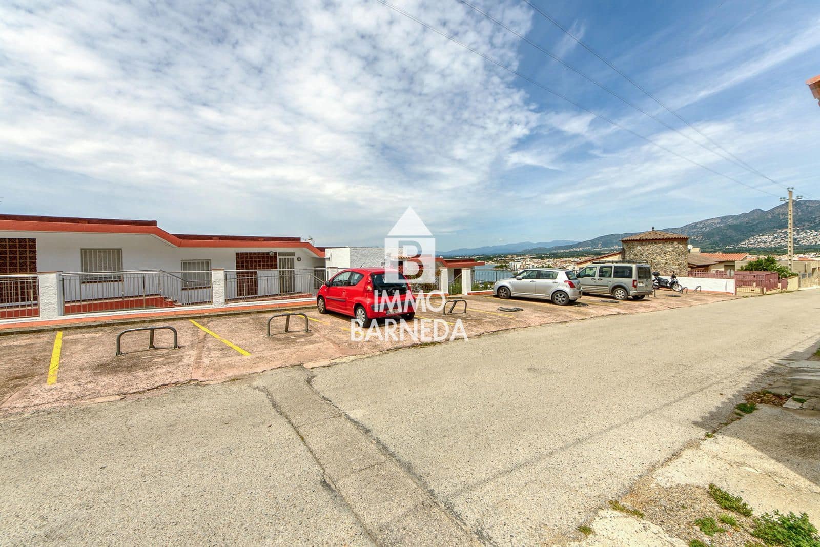 2 bedroom Flat for sale in Roses with garage - € 395,000 (Ref: 9447037)