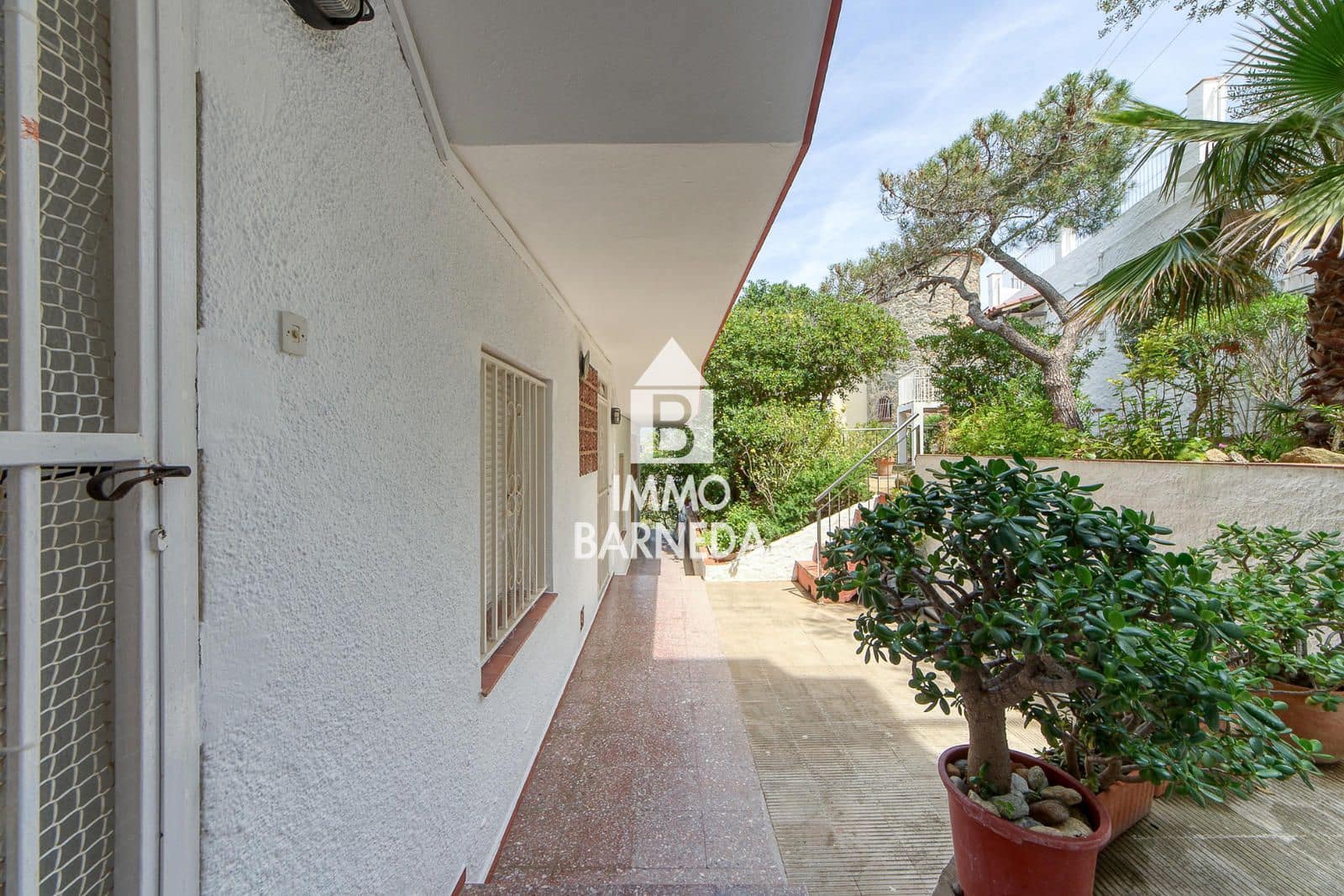 2 bedroom Flat for sale in Roses with garage - € 395,000 (Ref: 9447037)