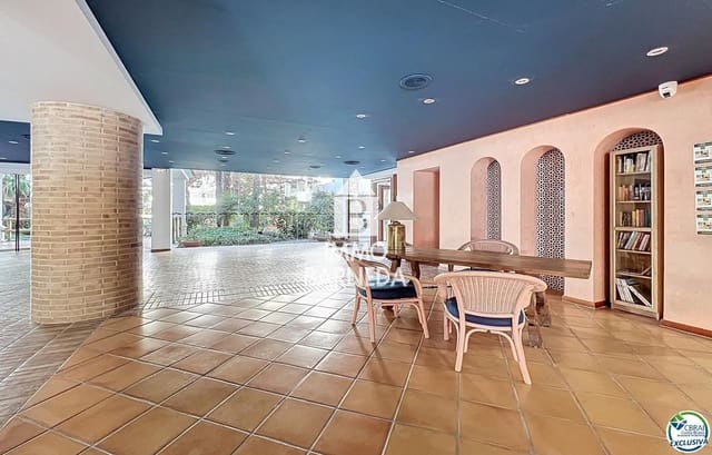 2 bedroom Flat for sale in Santa Margarida, Roses with pool - € 165,000 (Ref: 9449793)