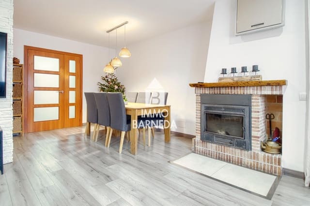 Piso de 3 habitaciones en Roses en venta - 240.000 € (Ref: 9453647)