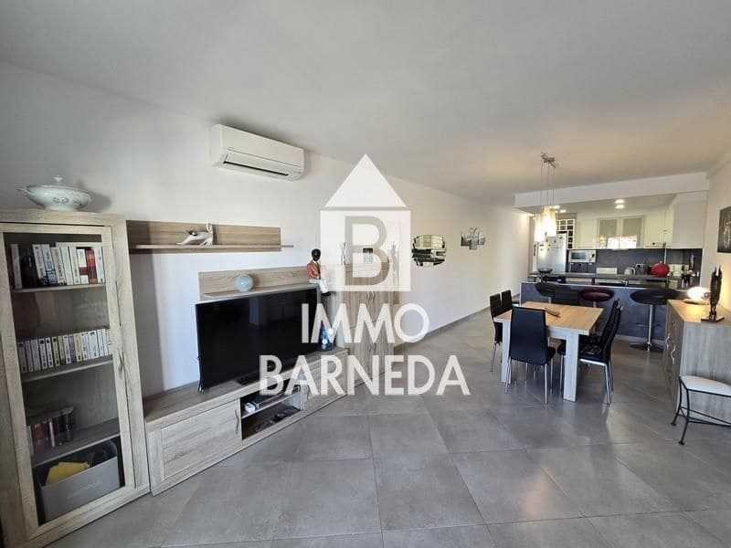 2 slaapkamer Flat te koop in Empuriabrava met zwembad garage - € 249.000 (Ref: 9462681)